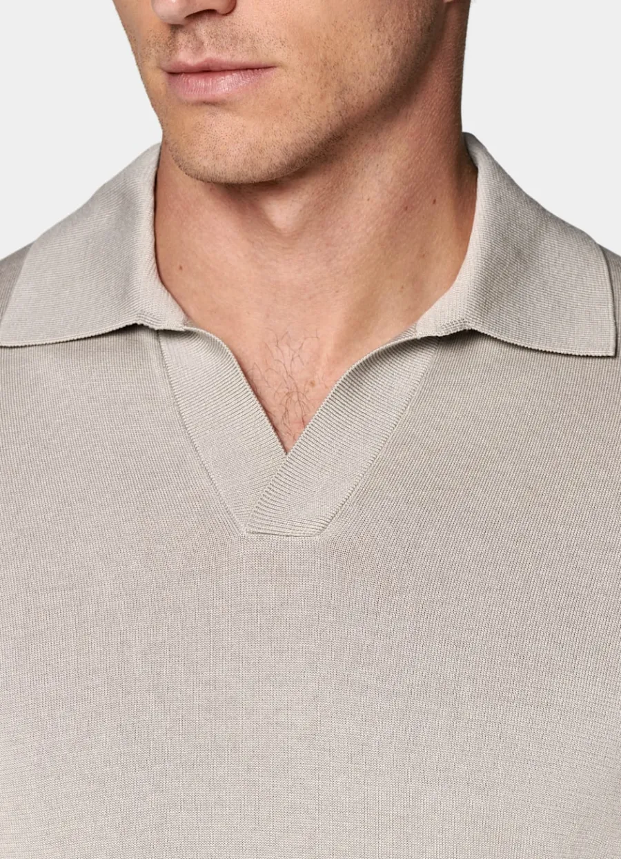 poloshirt_helltaupe_knopffrei_2.webp Outlet Poloshirt helltaupe knopffrei Poloshirts | Poloshirts